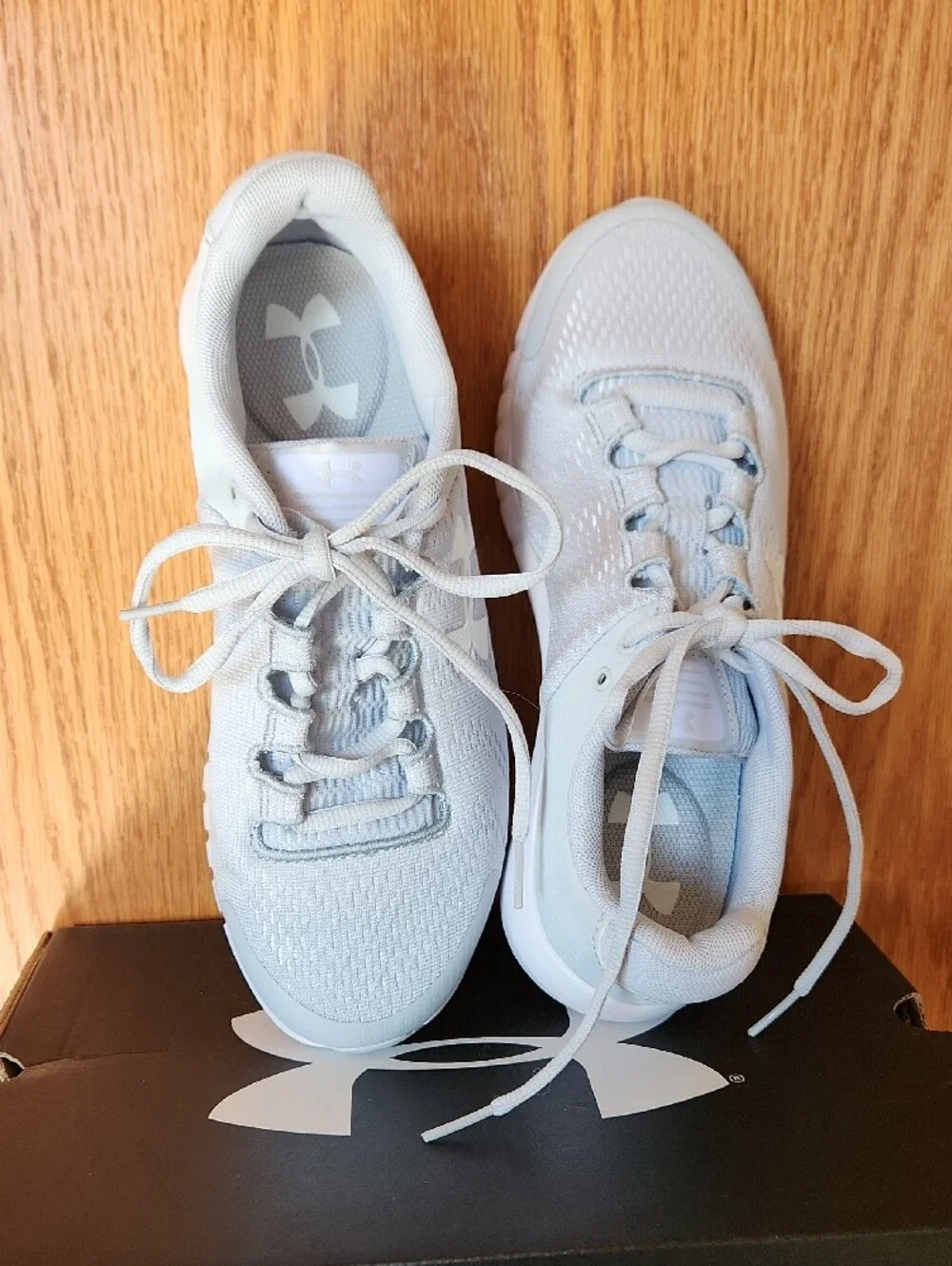 Under Armour Women's Light Gray Athletic Lace-Up Trainers